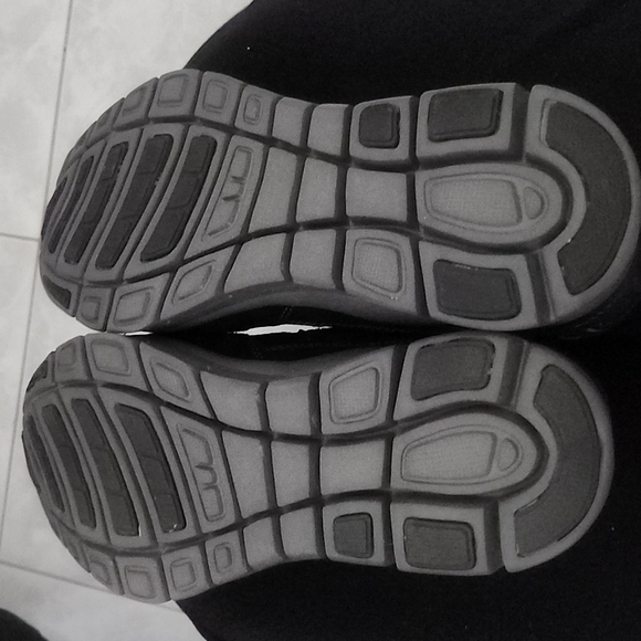 HYTEST Men's Slip On Shoe in Black, Size 8M - Picture 12 of 16